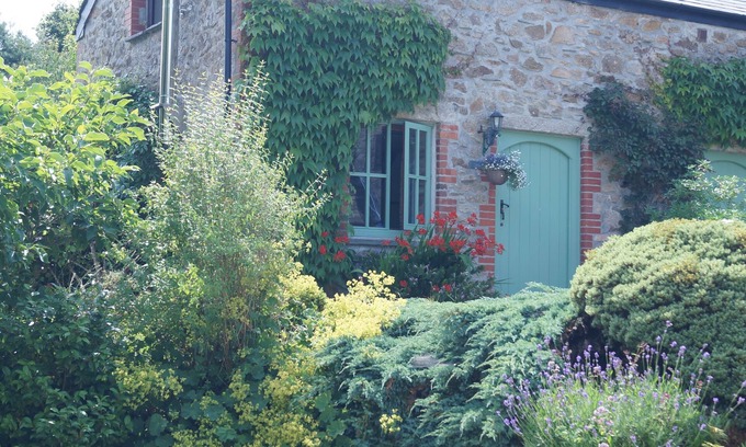 Lower Trengale Cottage | LAVENDER Cottage is Ideally located for Exploring Cornwall, Dog Friendly