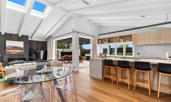 Hilltop House | Lavish at the Lake in Taupo