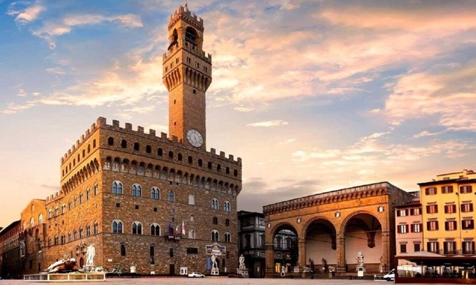 Santa Croce Apartment | Lavish ceiling frescoes,rich fabrics-super luxe- steps to Piazza della Signoria