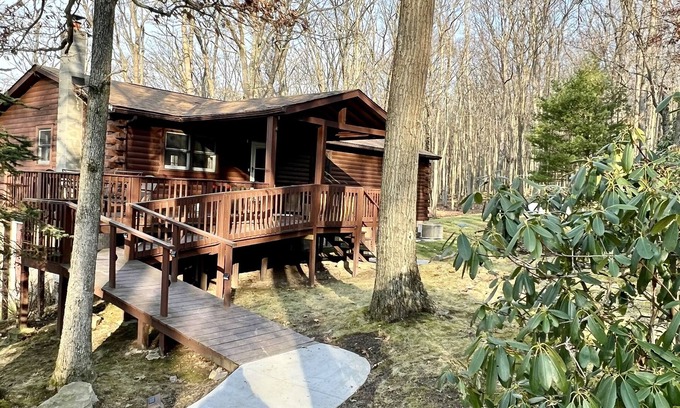 McHenry Cabin | Lazy Bear Cabin a Private Vacation Home