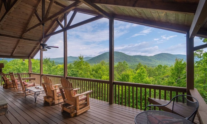 Helen Cabin | Lazy Bear Lodge - Mountain Cabin w/Spectacular Views Close to Helen