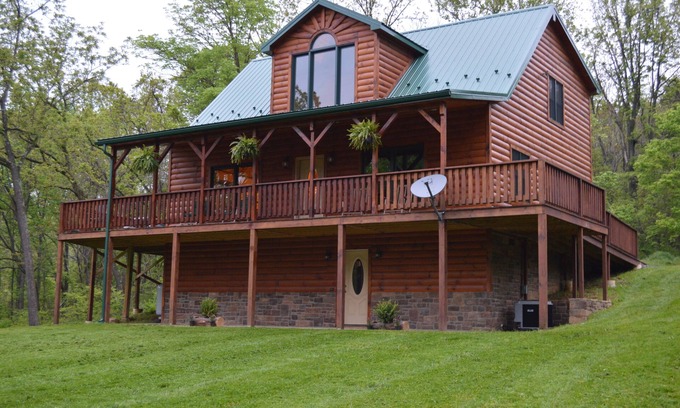 Luray Cabin | Lazy Bear Lodge VA :)