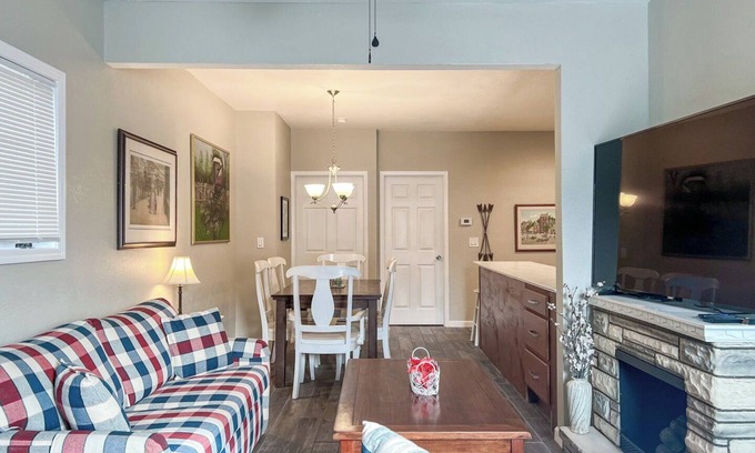 Osage Beach Condo | Lazy Days M-01B - One Bedroom Apartment, Sleeps 4