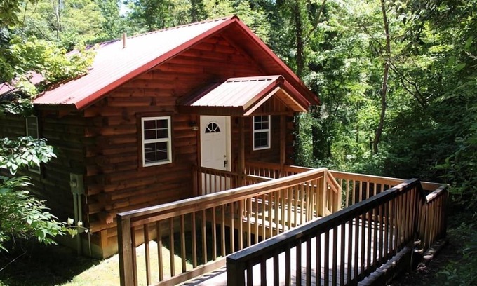 Logan Cabin | Lazy Lane Cabins - Buckeye