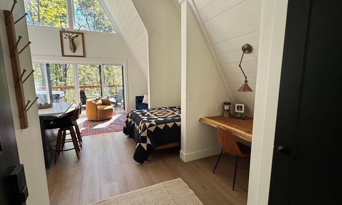 McArthur Cabin | Lazy Lane Cabins - Hickory Hollow