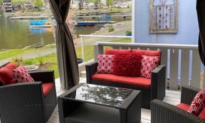 Cultus Lake House | Lazy Views @ rentcultus