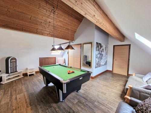 Kelty Ski Chalet | Lbtie Lodge with Two Private Hot Tubs - Fife - Loch Leven - Lomond Hills