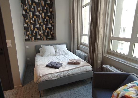 Centre Deux Apartment | Le 12 studio neuf wifi app 009