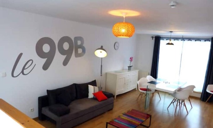 Hallennes-lez-Haubourdin Apartment | "le 99B" modern, bright apartment, Queen size bed and connected TV