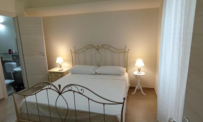 Milazzo House | le antiche mura-rooms-private toilet