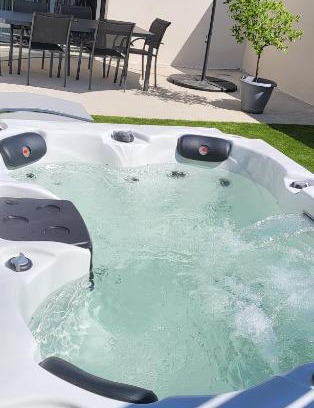 Bouguenais House | Le Béluga spa Aéroport Nantes Bouguenais Rezé