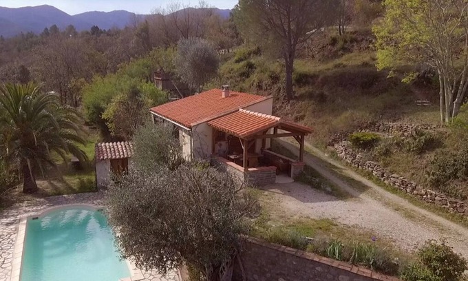 Reynes House | Le Bac: peaceful gîte in the heart of nature with panoramic view and swimming pool