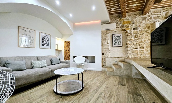 Antibes Old Town Apartment | Le Bain Méditerranéen - Joli T2 dans le vieil Antibes