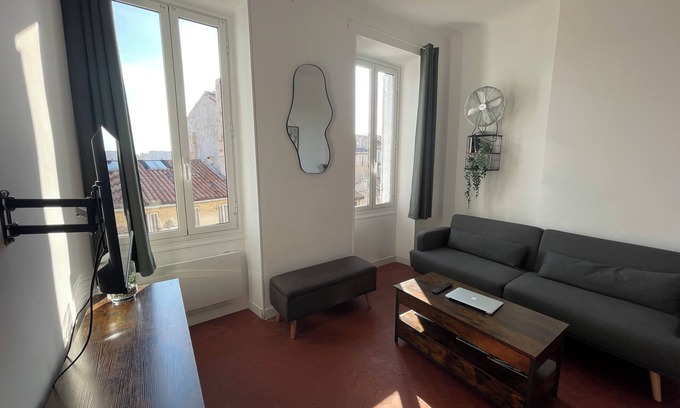 3rd Arrondissement Apartment | Le Barbini - Bright studio