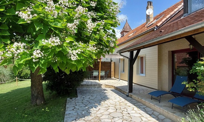 Vezac Cottage | Le Bellevue, quiet gite with panoramic view 10 minutes from Sarlat