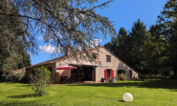 Chazelles Bed & Breakfast | Le bois des fées de Chazelles - The bird on the branch