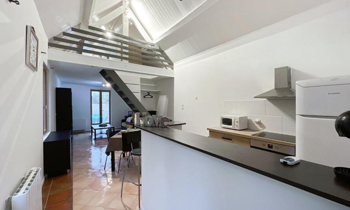 Saint-Clement House | Le Calmette-Maison avec bel espace de vie en duplex- Climatisation- WIFI- terrain de pétanque-