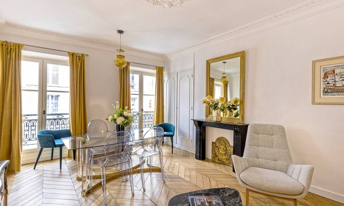 Saint-Louis Apartment | Le Carpe Diem - Les Demoiselles in Versailles, just a few yards from the Château