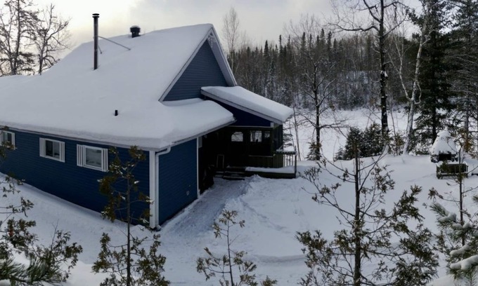 Saint-David-de-Falardeau Ski Chalet | Le Chalet Bleu, aux Pieds des Monts-valin
