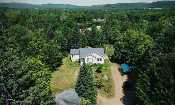 Mandeville Apartment | Le chalet jaune sur la Mastigouche