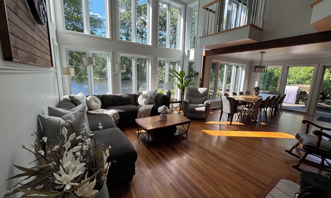 Saint-Jean-de-Matha House | Le Chalet Vert - Waterfront navigable (kayak, paddle board) spa activities