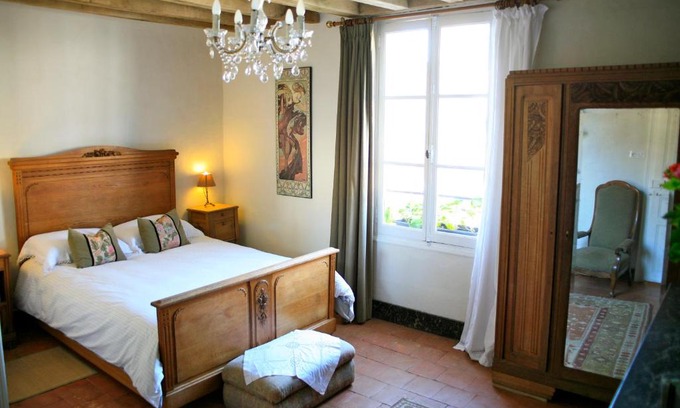 Saint-Pierre-du-Lorouer Bed & Breakfast | Le Chaton Rouge