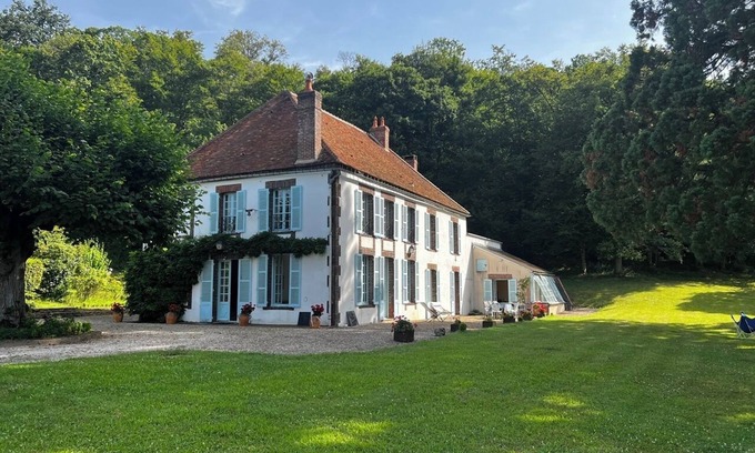 Parly House | Le Chesnoy magnificent house for 20 people private swimming pool, tennis court