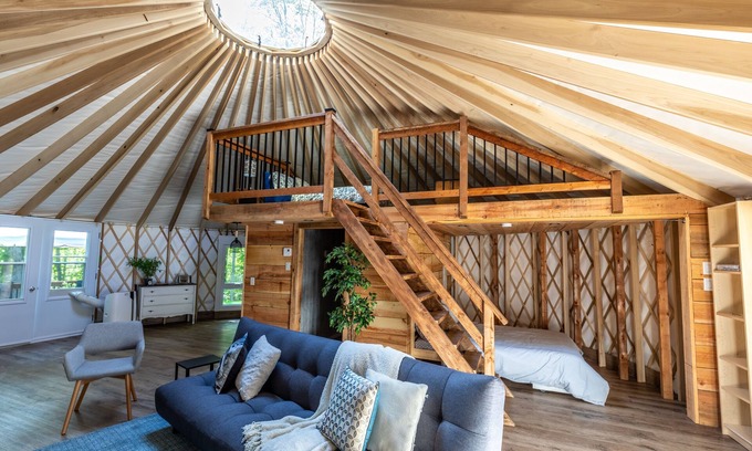 Notre-Dame-du-Laus Ski Chalet | Le Chevreuil yourte de luxe