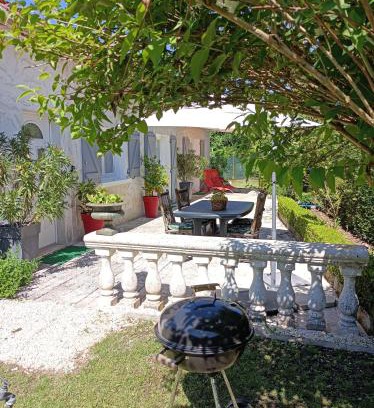 Torsac House | LE CLOS DES COMPROMIS