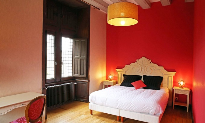 Amboise Apartment | Le Clos Renaissance: Spacious apartement Hôtel particulier 15th in the heart of Amboise