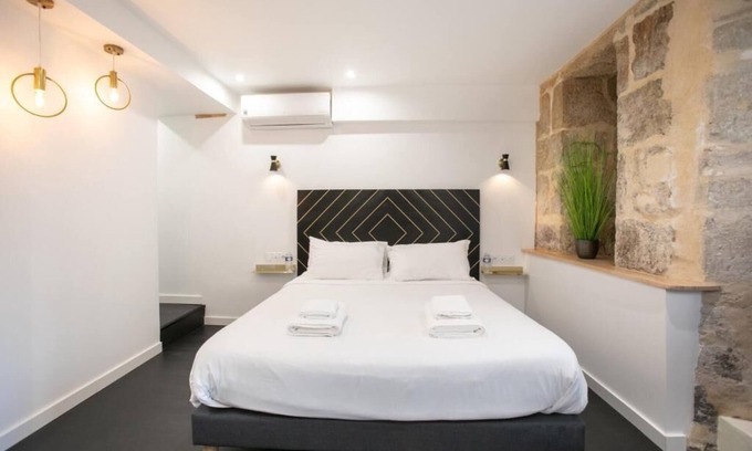 Perigueux Apartment | Le Cocon: At the Foot of Saint-Front Cathedral