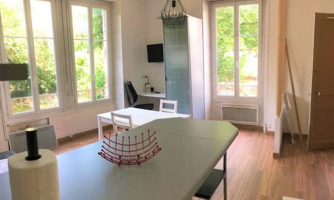 Besancon Apartment | "Le Coeur", Studio Central Refait à Neuf, au Calme