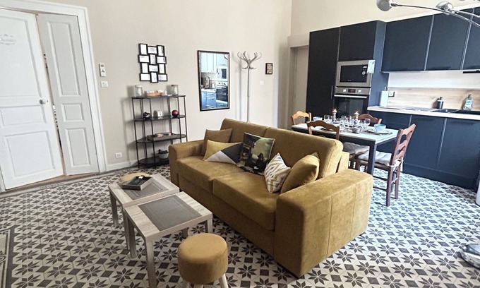Quartier Administrations Apartment | Le Colbert - seductive Haussmann T2