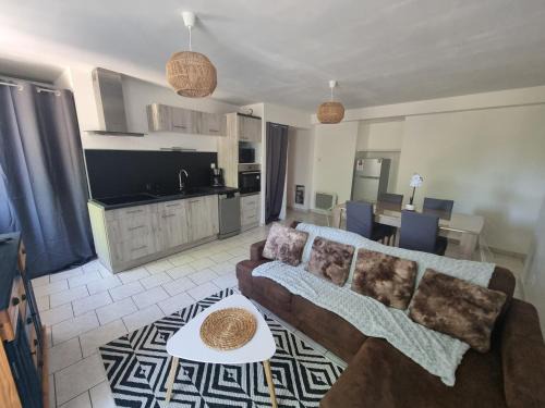 Joyeuse Apartment | Le Colibri