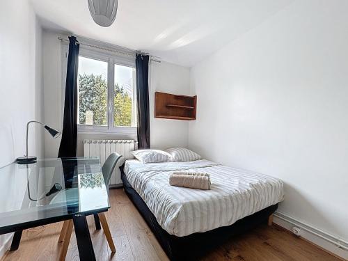 5th Arrondissement Apartment | Le Cosy Genin - 3 Chambres Bureaux Parking