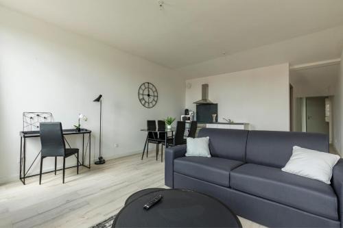 Castelsarrasin Apartment | LE DALLAS - 1 chambre, 1 canapé-lit, 1er étage, parking, 10min Canal du Midi