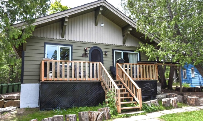 Val David Cabin | Le Davos, A nice vintage cottage in Village Suisse resort, in heart of Val-David