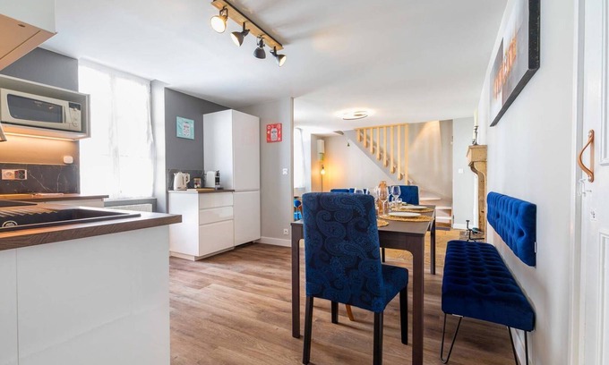 Centre Sud Apartment | Le Duplex des Ducs- Au cœur du centre Historique- SR Loc