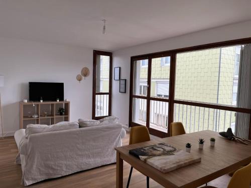 La Source Apartment | Le Familial