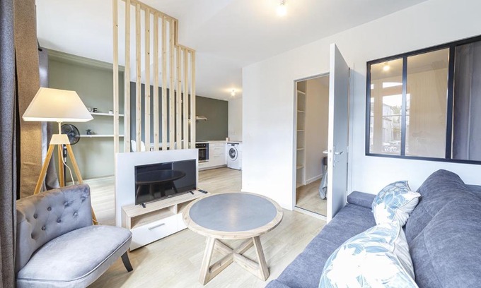 Laval Apartment | Le Ficus - Appartement refait à neuf, Laval centre