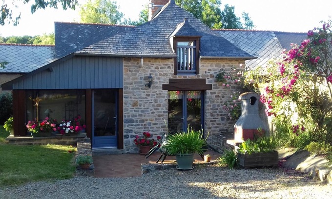 Erce-pres-Liffre House | Le Fournil de la Cheminée
