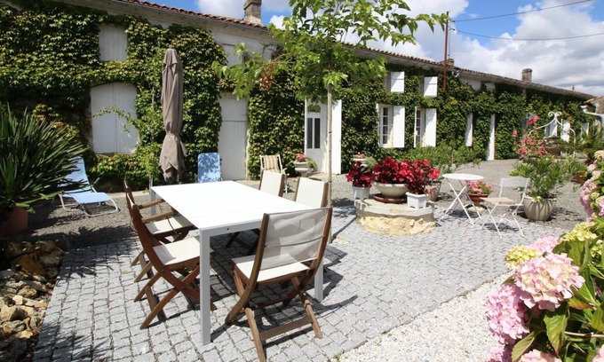 Cartelegue House | Le Gîte des Puits Fleuris