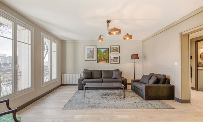 Laval Apartment | Le Gambetta - T3 Standing avec Parking, Wifi, Netflix