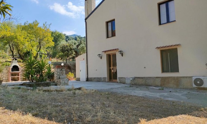 San Mauro Castelverde House | Le Gole