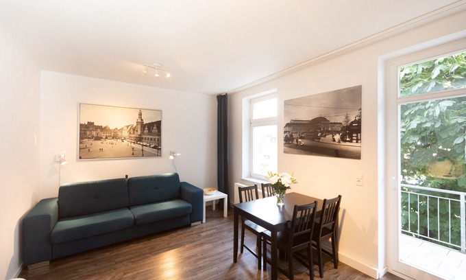 Plagwitz Apartment | LE Home: Quiet 2-room flat w/balcony+parking. Top location!