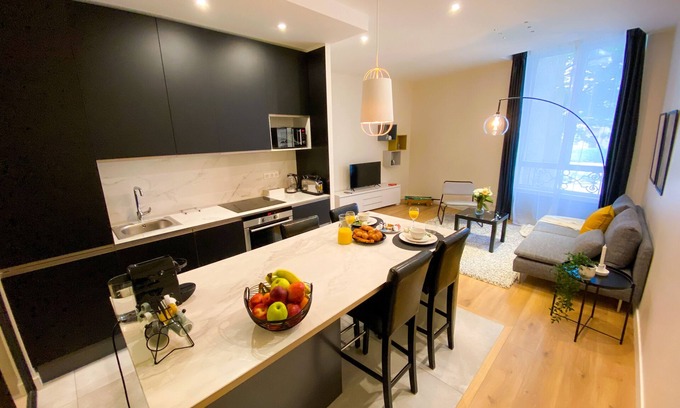 Secteur 2 Apartment | Le Huppé 🌍 Hypercentre 🏙 Cozy near Bastille🏔