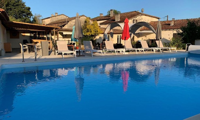 Blanzaguet-Saint-Cybard Bed & Breakfast | Le Jardin Des Hirondelles