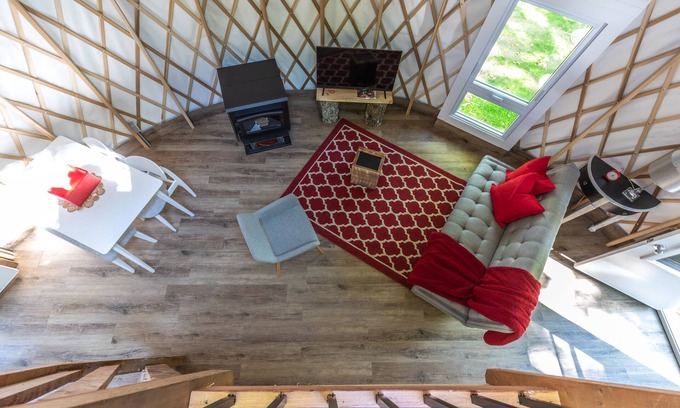 Notre-Dame-du-Laus Ski Chalet | Le Lièvre Luxury Yurt