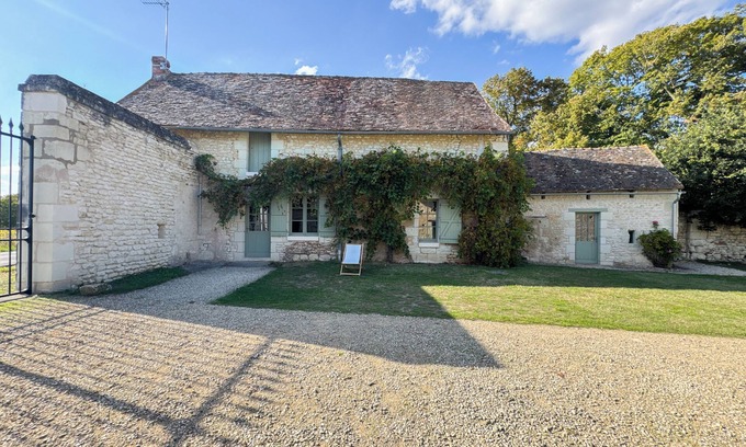 Availles-en-Chatellerault House | Le Logis des Vignes at Chateau de la Tour d'Oyré