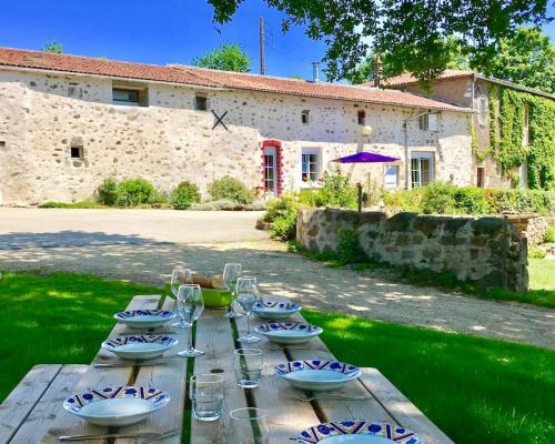 Sevremont House | Le logis du château la Flocellière